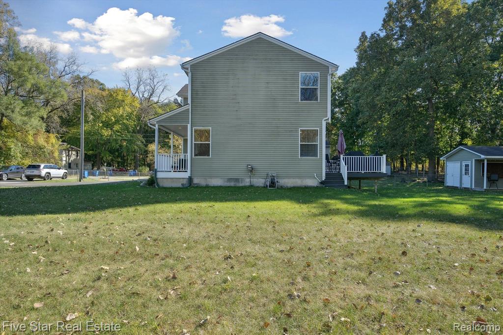 490 CLAYBURN Boulevard, Waterford, MI 48327 — Photo 41
