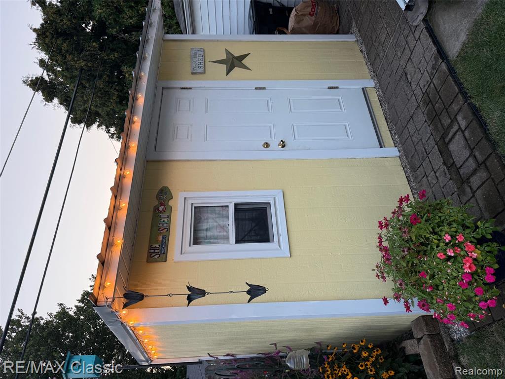 9373 Lathers Street, Livonia, MI 48150 — Photo 18