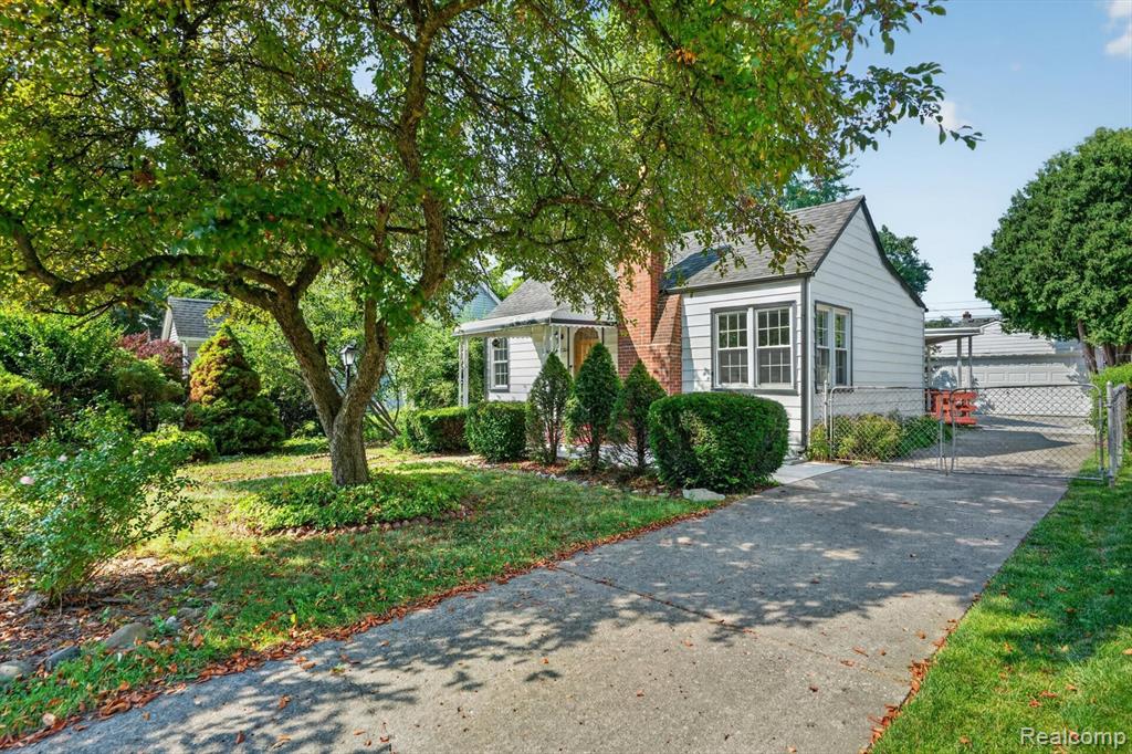 28805 Melvin Street, Roseville, MI 48066