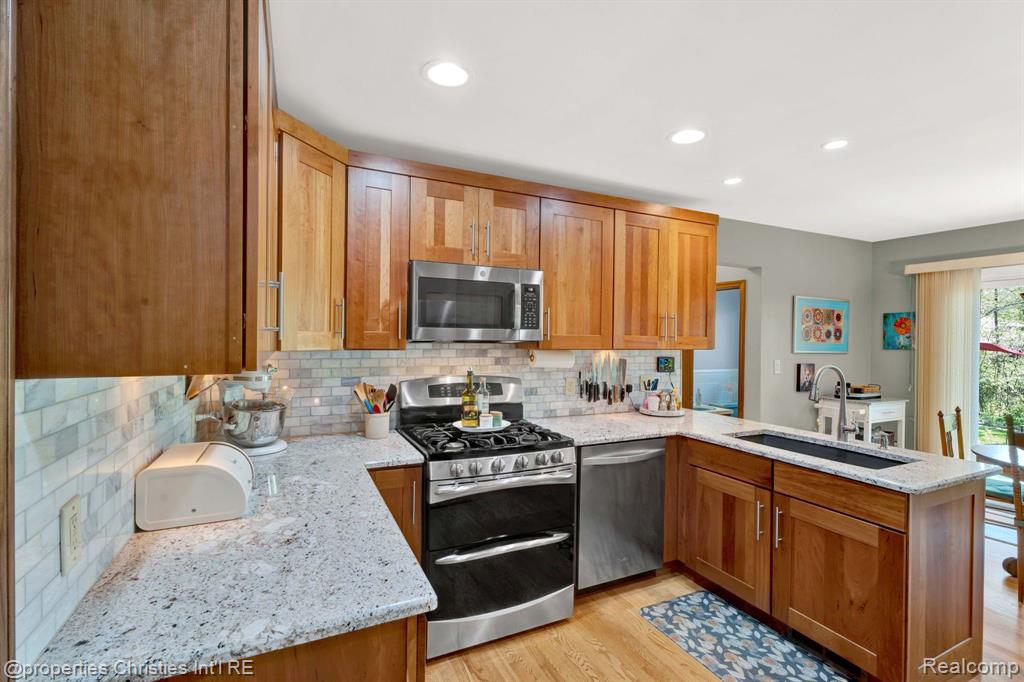 5753 CHERRY CREST Drive, West Bloomfield, MI — Photo 12