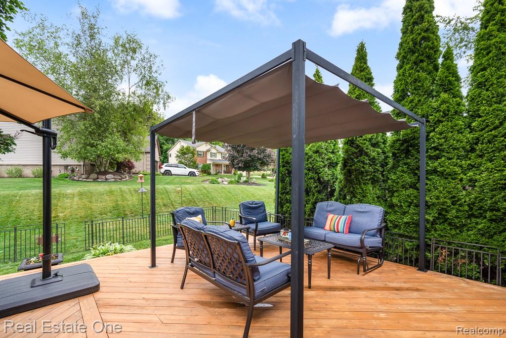 1043 Ridgeview Circle, Lake Orion, MI 48362 — Photo 41
