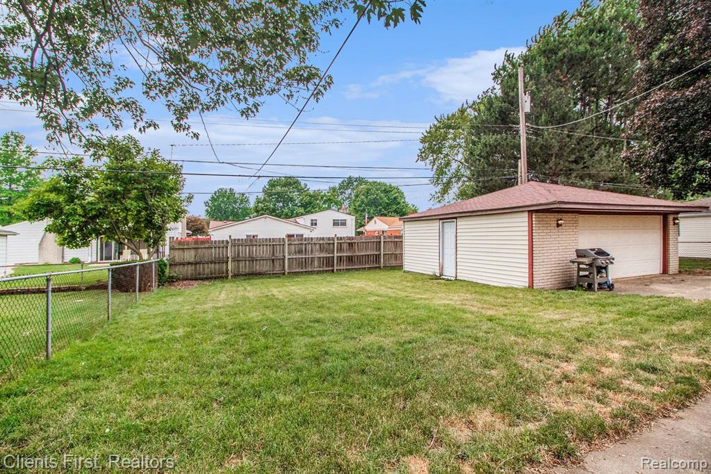 8341 FORREST Drive, Canton, MI 48187 — Photo 24