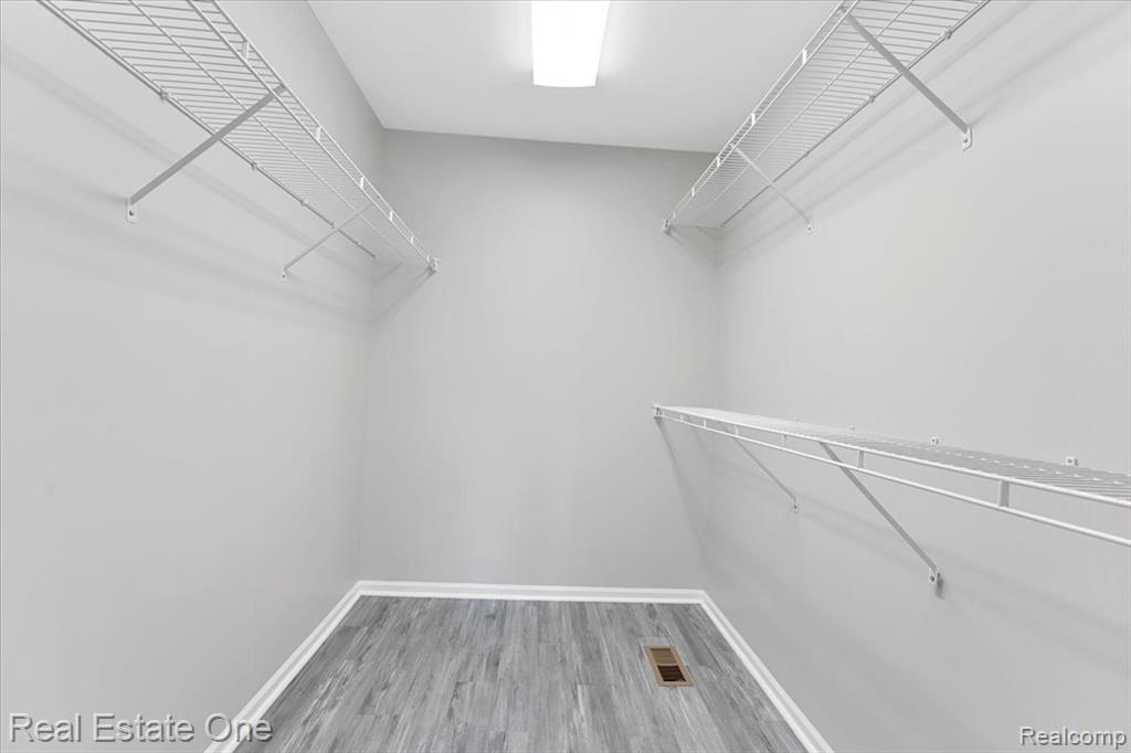 26783 Kirkway Circle, Woodhaven, MI 48183 — Photo 20