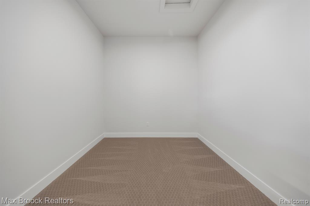 5636 Suffolk Court, West Bloomfield, MI — Photo 24
