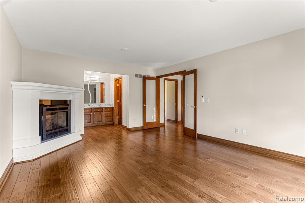 48367 Lake Valley Drive, Shelby Twp, MI 48317 — Photo 32