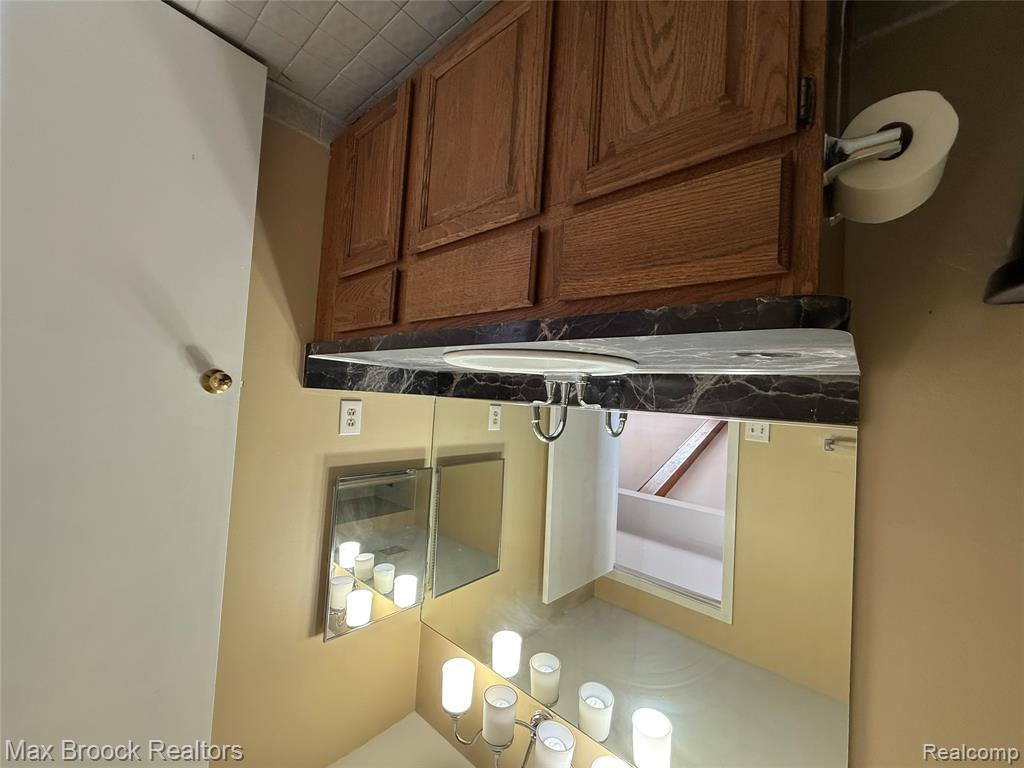 6670 Maple Lakes Drive, West Bloomfield, MI — Photo 27