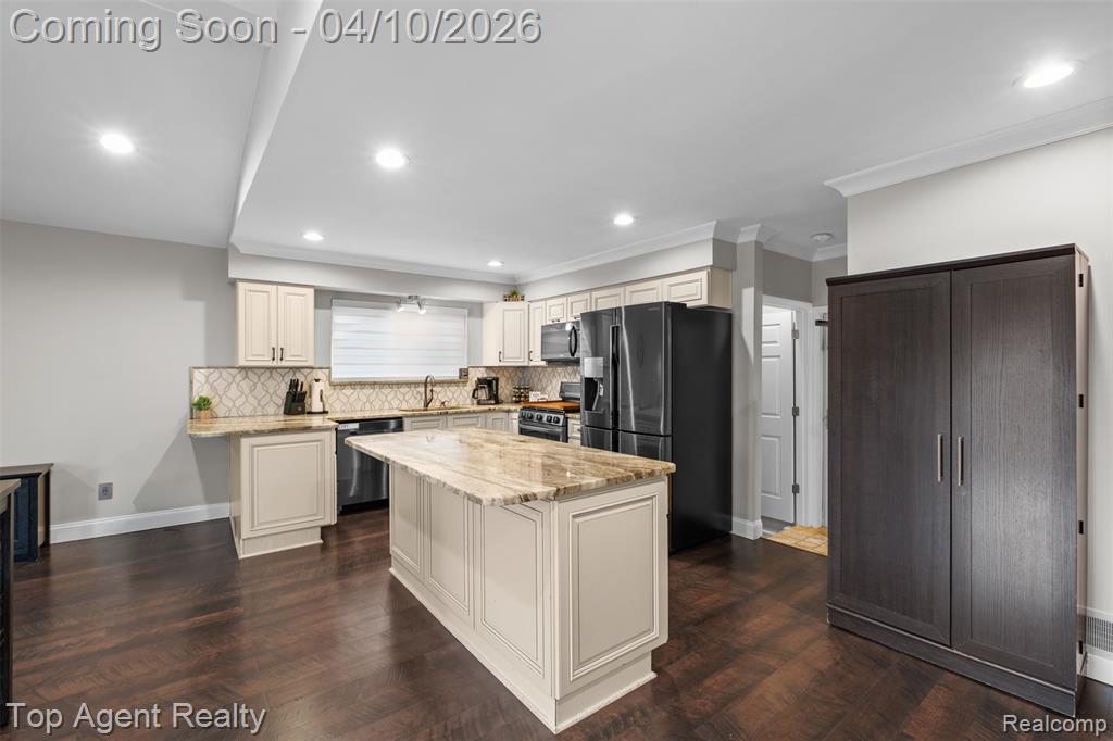 16115 Bayham Court, Clinton Twp, MI 48038 — Photo 13