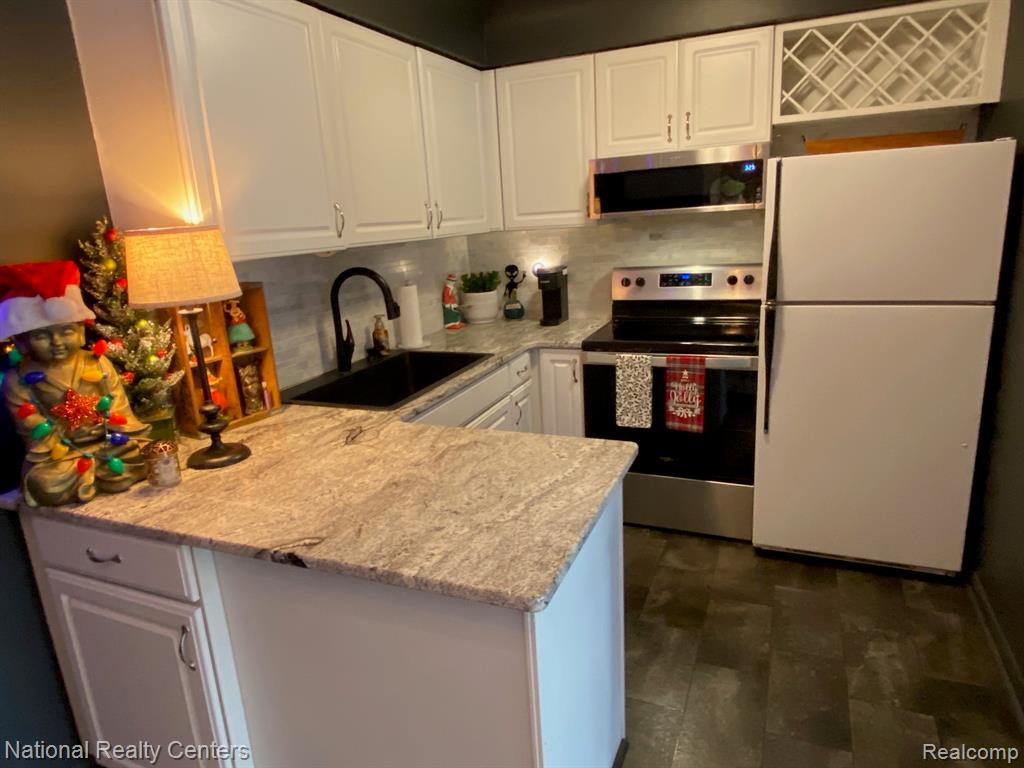 995 N Cass Lake Road, 237, Waterford, MI 48328 — Photo 3