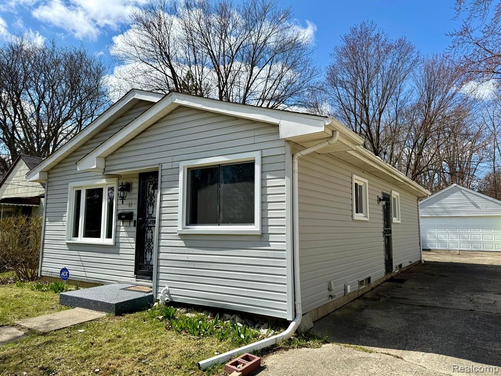 61 COURT Street, Pontiac, MI 48342 — Photo 2