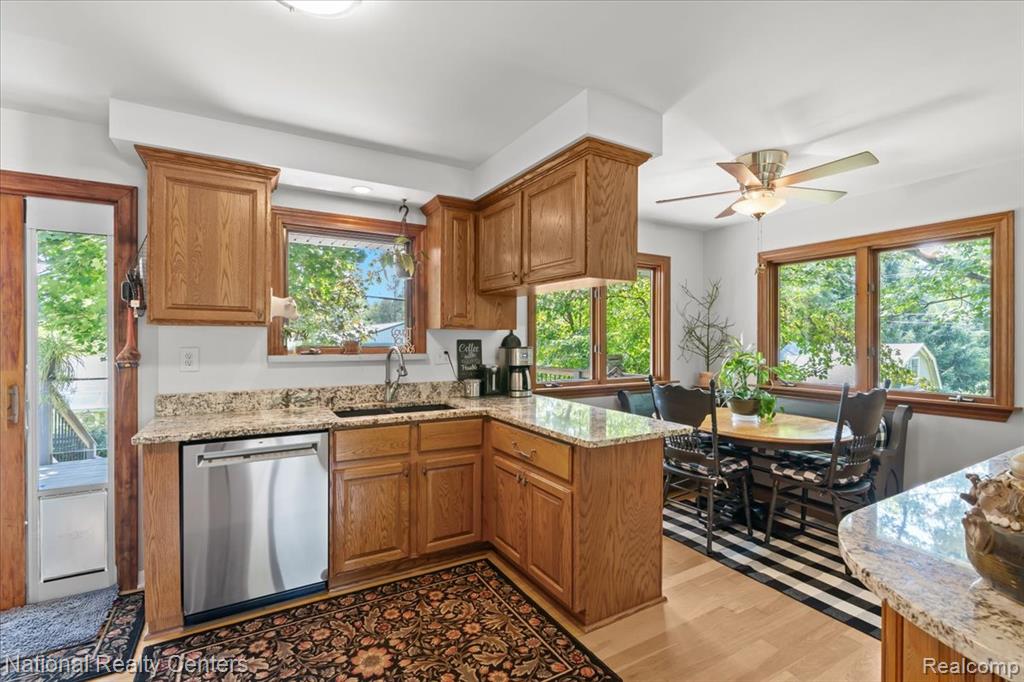 1785 Middle Road, Highland, MI — Photo 12