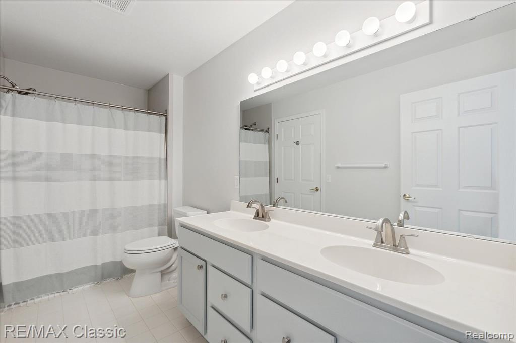 1202 ARBOR RIDGE Drive, 2, Brighton, MI 48116 — Photo 17