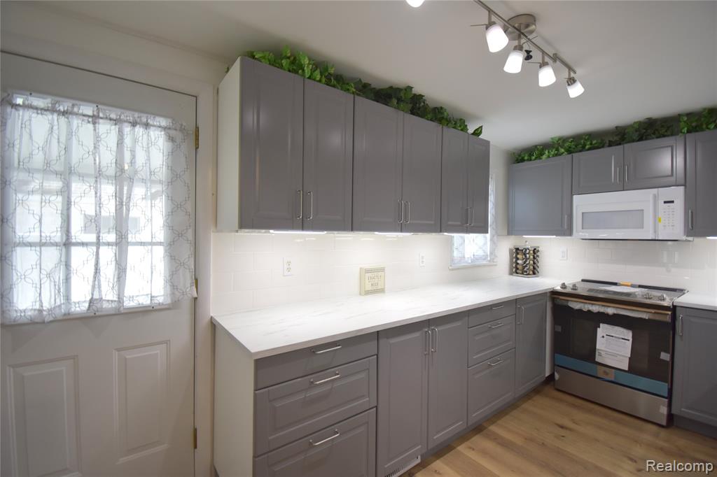 9663 Winston Road, Pinckney, MI 48169 — Photo 5