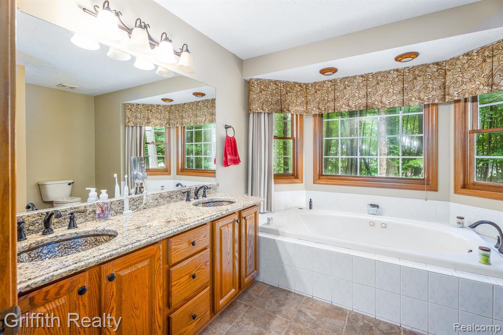 8123 Baypointe Drive, Brighton, MI 48114 — Photo 24