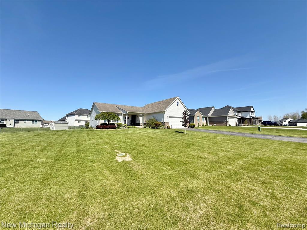 8205 Peninsula Circle, Grand Blanc, MI 48439 — Photo 4