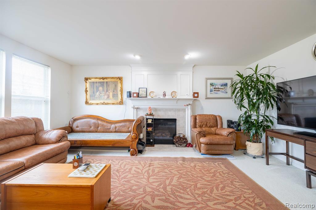 9884 HIGH MEADOW Drive, Ypsilanti, MI 48198 — Photo 12