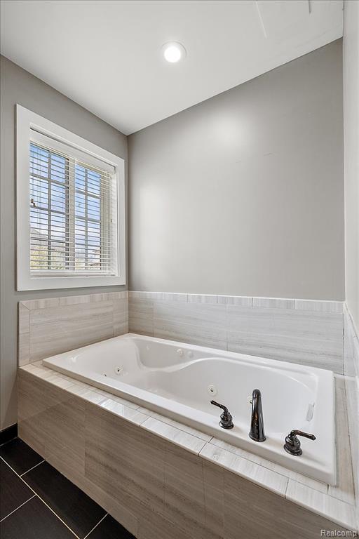 46930 Riverpark E, Macomb, MI 48044 — Photo 28