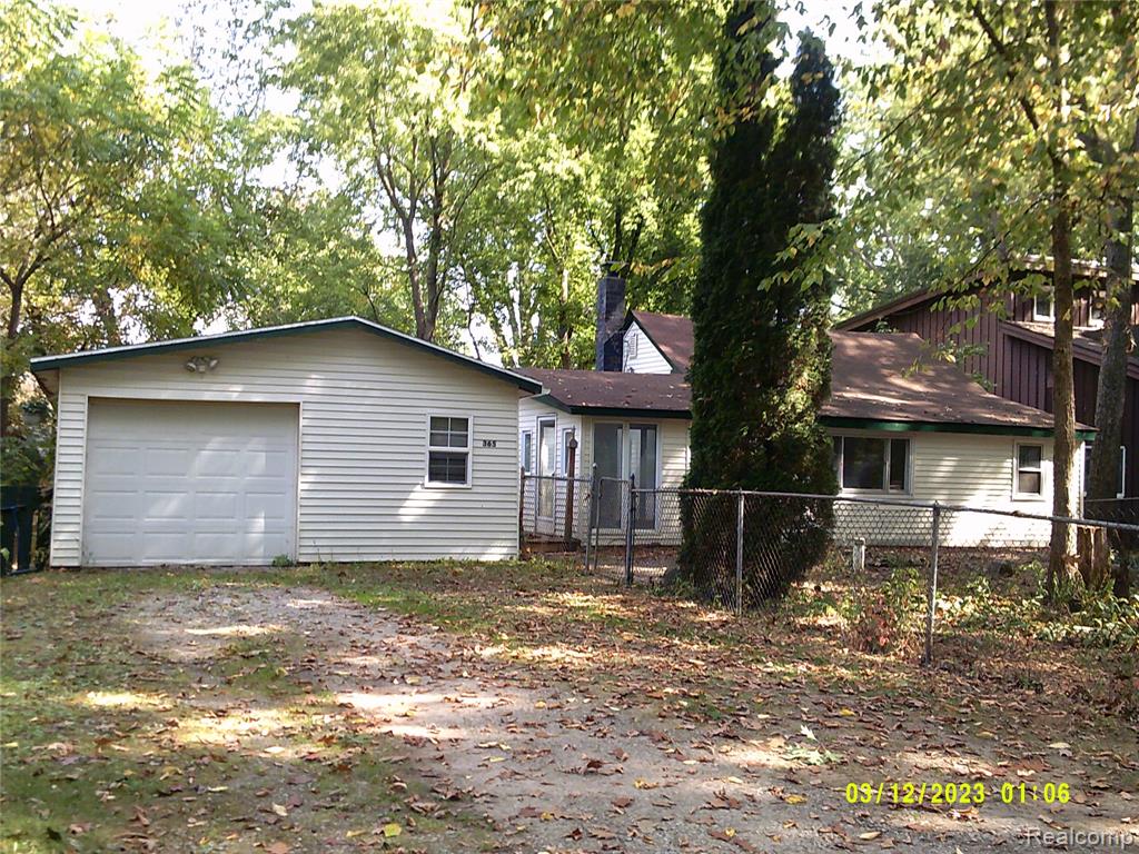 365 Grove Street, Whitmore Lake, MI 48189 — front exterior