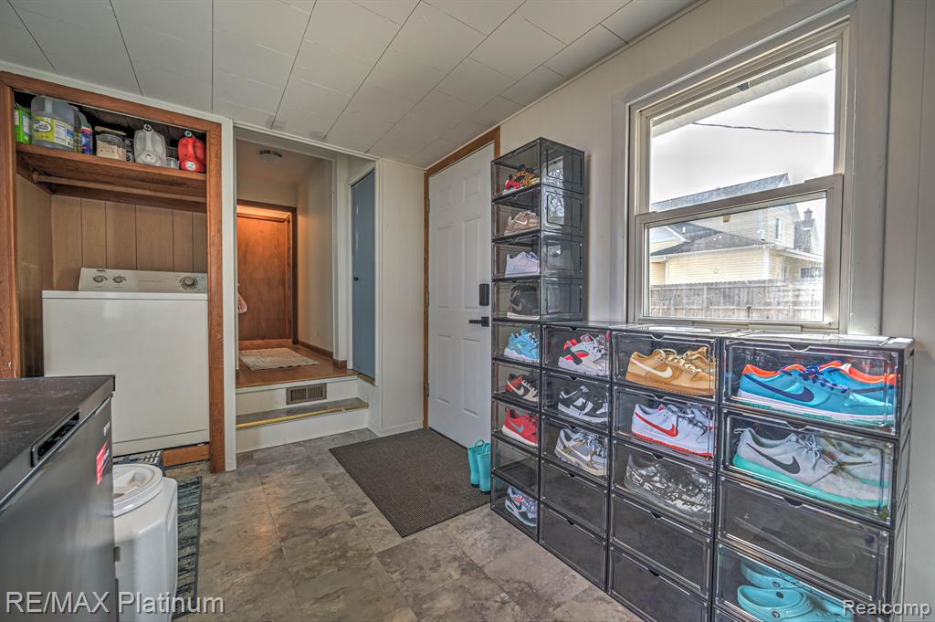 604 S LEROY Street, Fenton, MI 48430 — Photo 33
