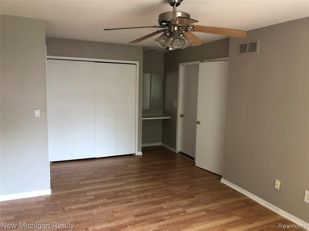 8755 GEORGE F BUNKER, Sterling Heights, MI 48313 — Photo 14