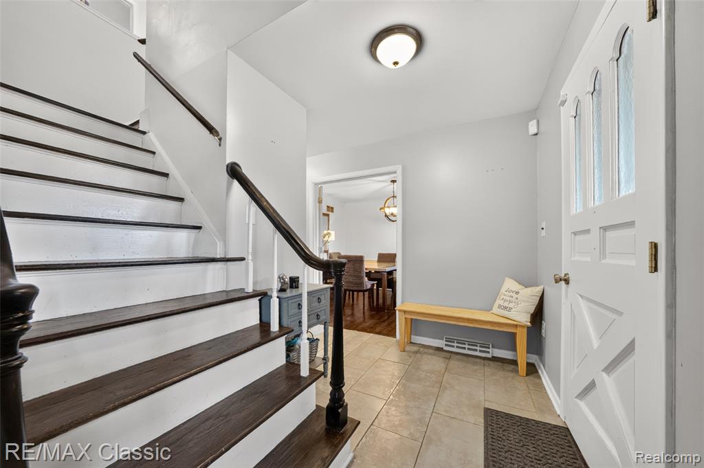 6638 Woodbank Drive, Bloomfield Hills, MI 48301 — Photo 7