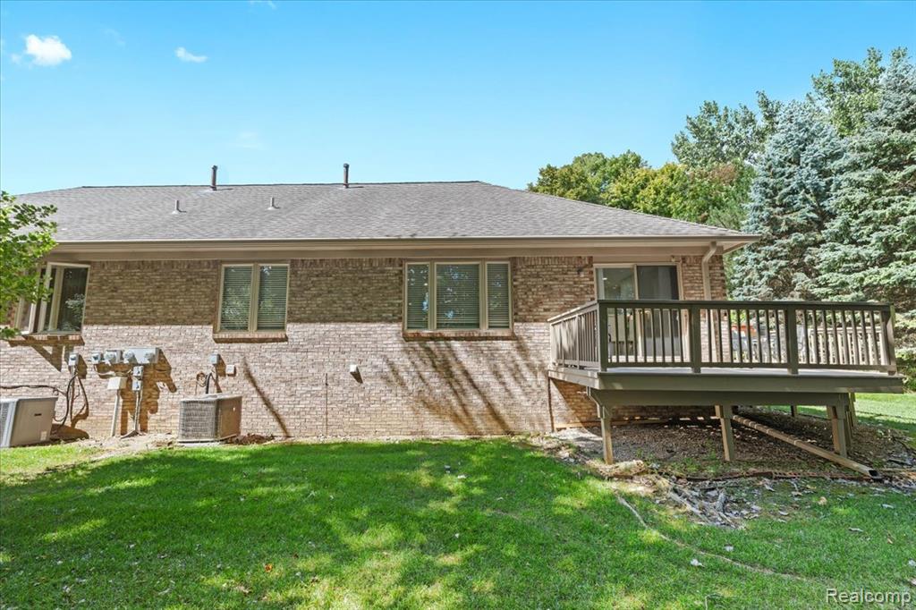 45964 Woodview Drive, Shelby Twp, MI 48315 — Photo 39