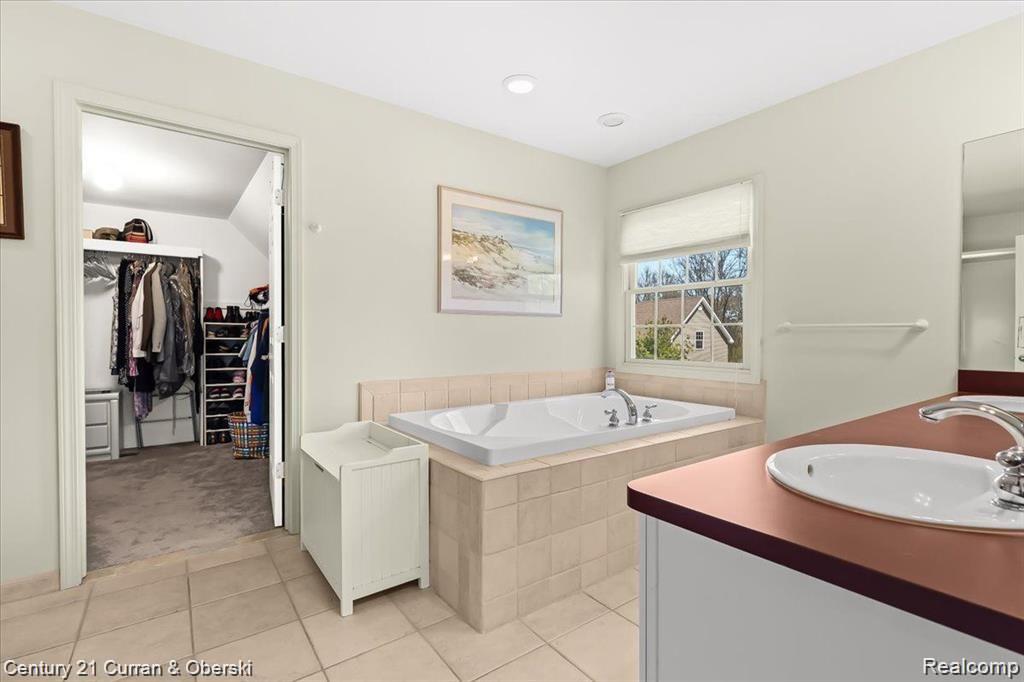 9810 GOLDFINCH Court, Saline, MI 48176 — Photo 20