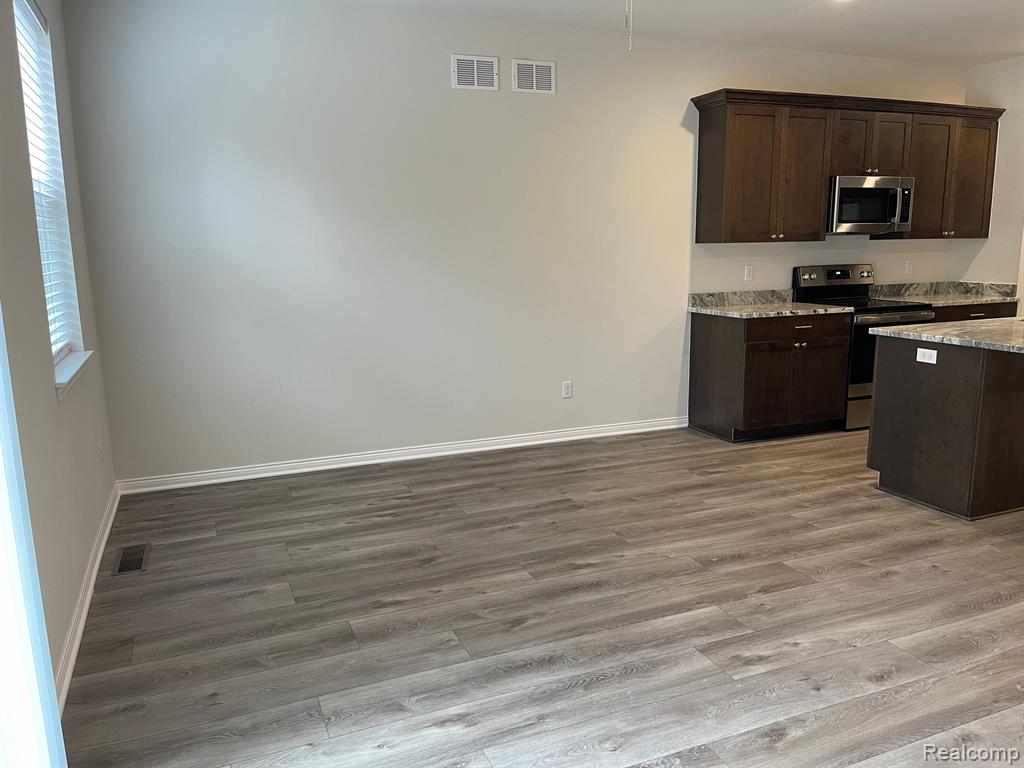 4156 SECLUDED PINES DR, Sterling Heights, MI 48314 — Photo 10