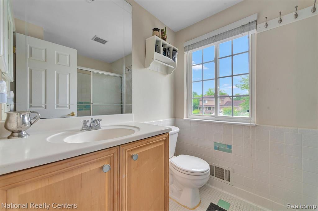 5450 Pocono Street, West Bloomfield, MI 48323 — Photo 44