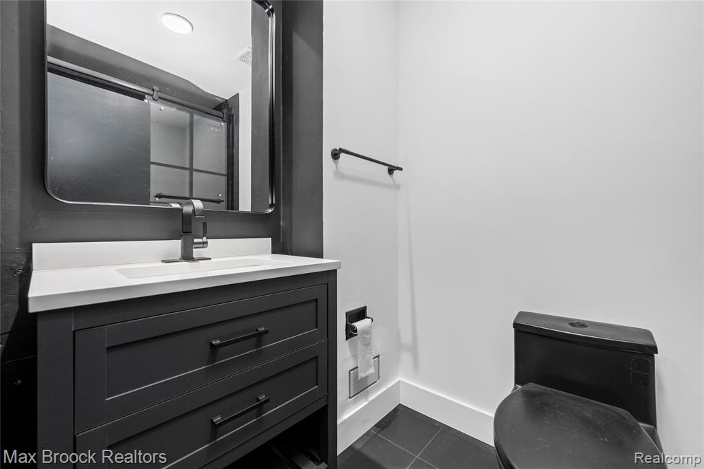 2724 Alveston Drive, Bloomfield, MI 48304 — Photo 31