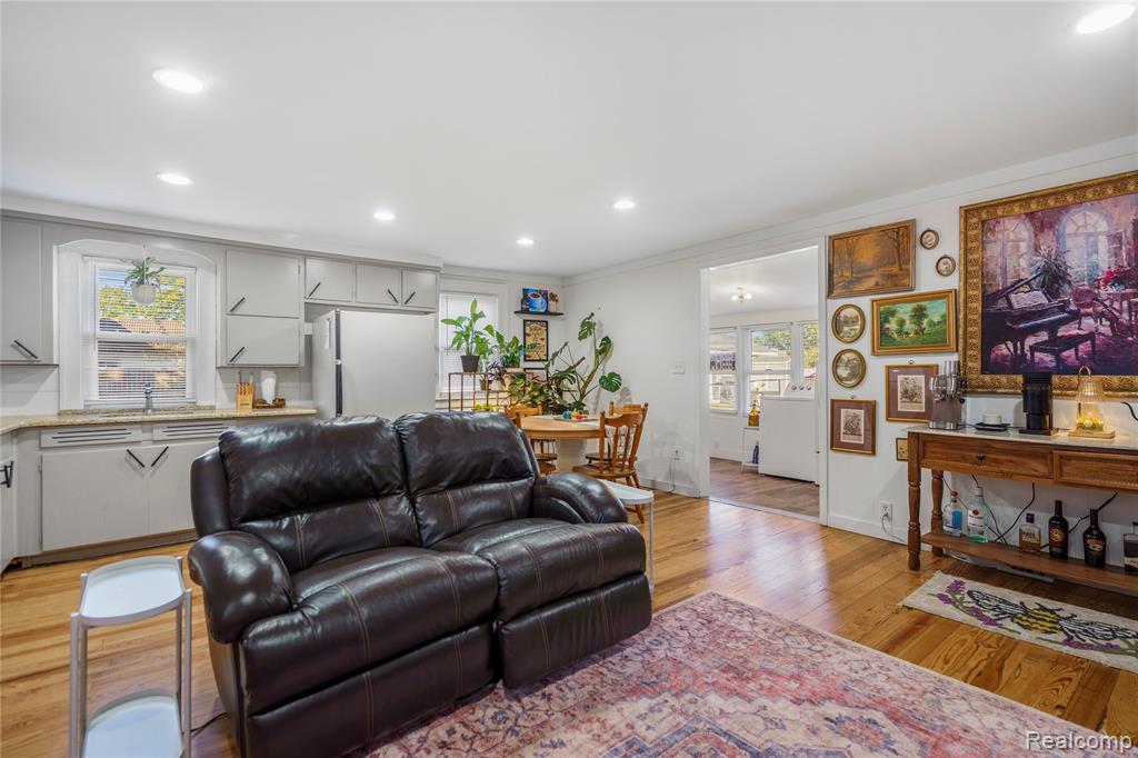 6511 Crest Drive, Waterford, MI 48329 — Photo 4