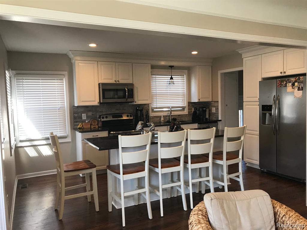 800 CAMBRIDGE Road, Berkley, MI 48072 — Photo 5