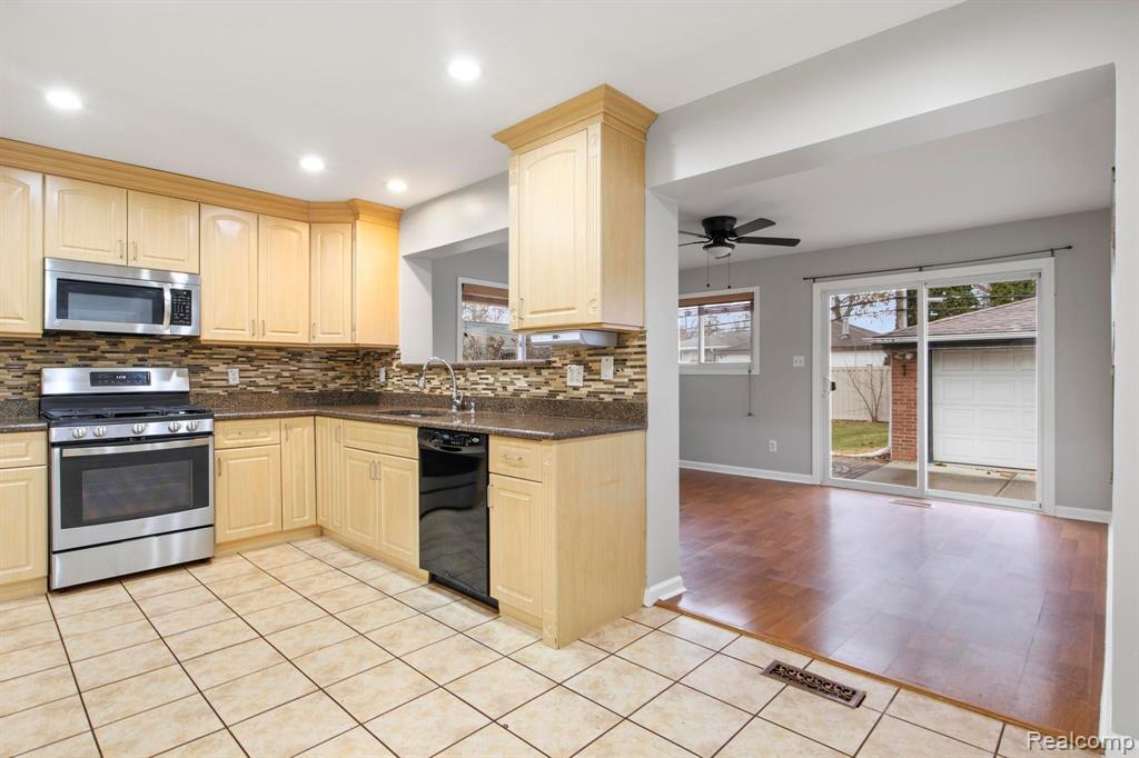 6109 KINLOCH Street, Dearborn Heights, MI 48127 — Photo 17