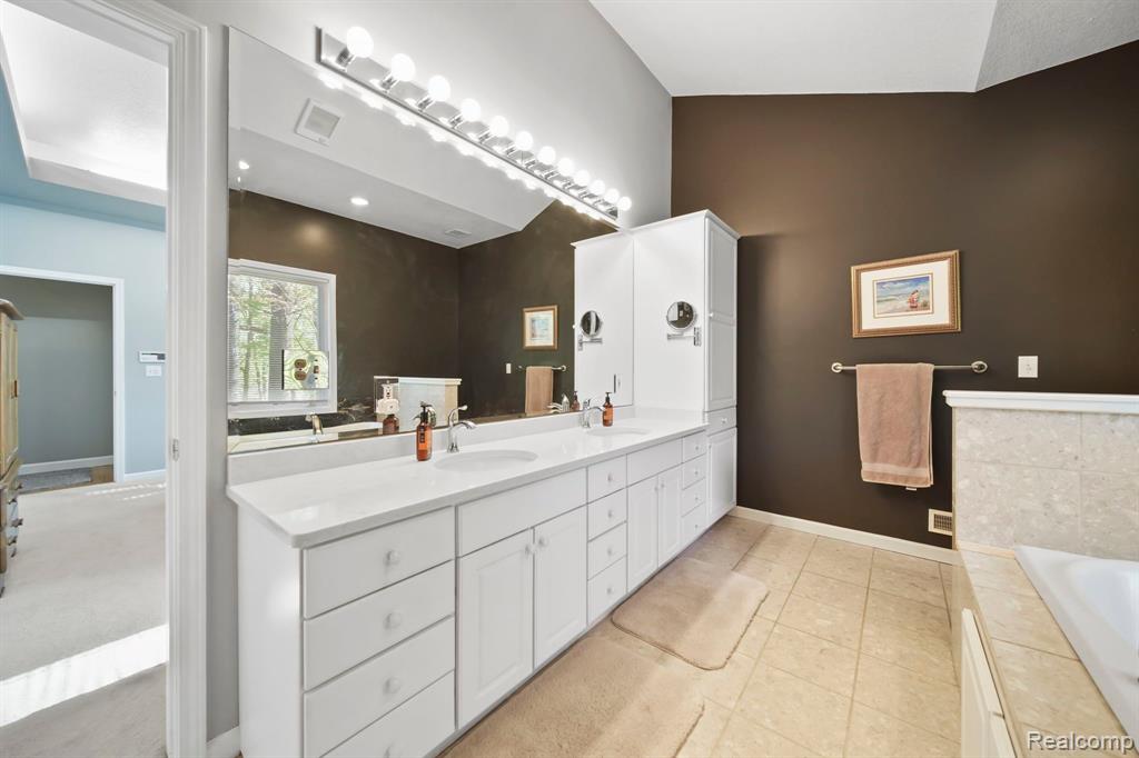 4852 INDIAN CREEK Drive, Jackson, MI 49201 — Photo 33