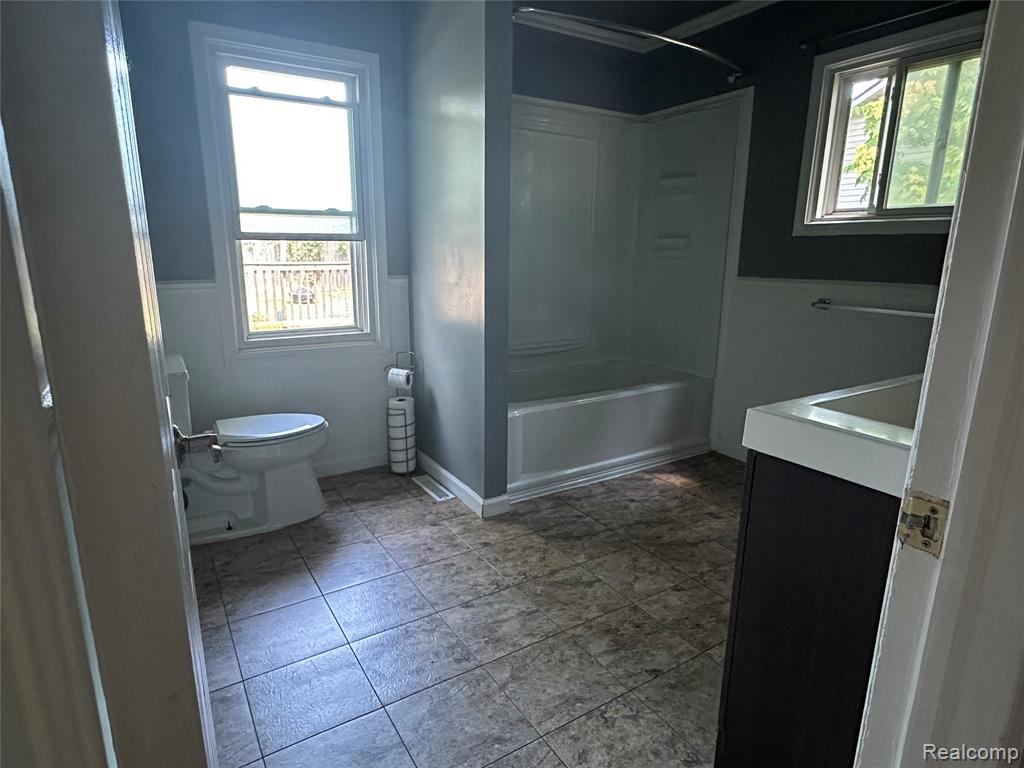 6426 Williams Lake Road, Waterford, MI 48329 — Photo 13