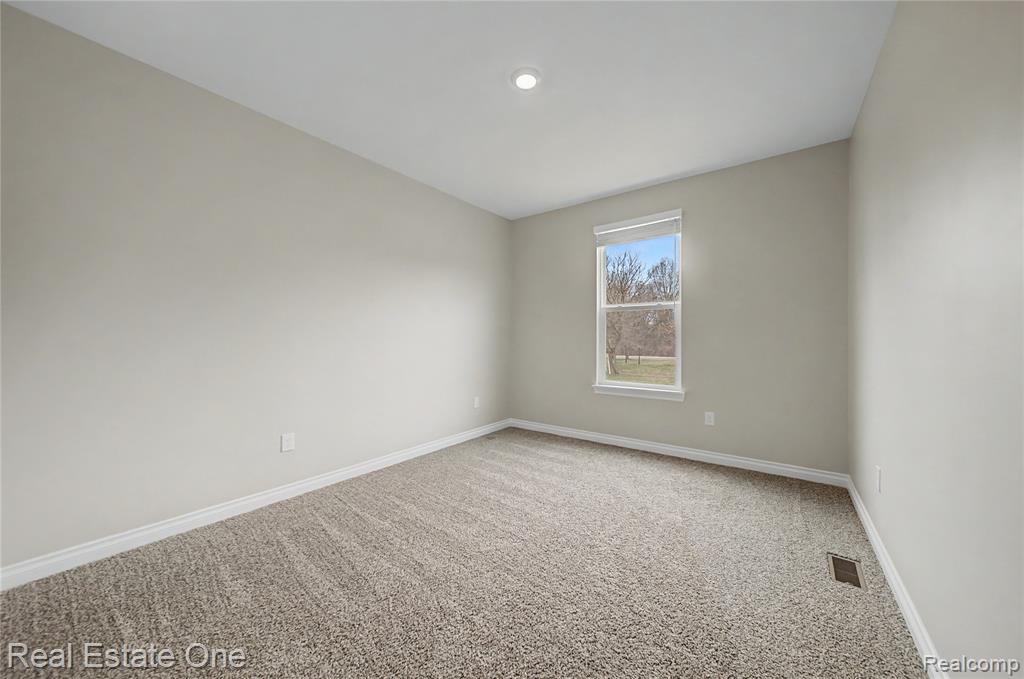 8370 Grist Mill Drive, Fenton, MI 48430 — Photo 22