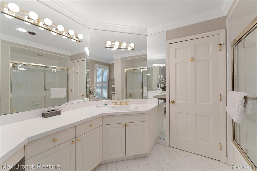 919 W Glengarry Circle, Bloomfield Hills, MI 48301 — Photo 24