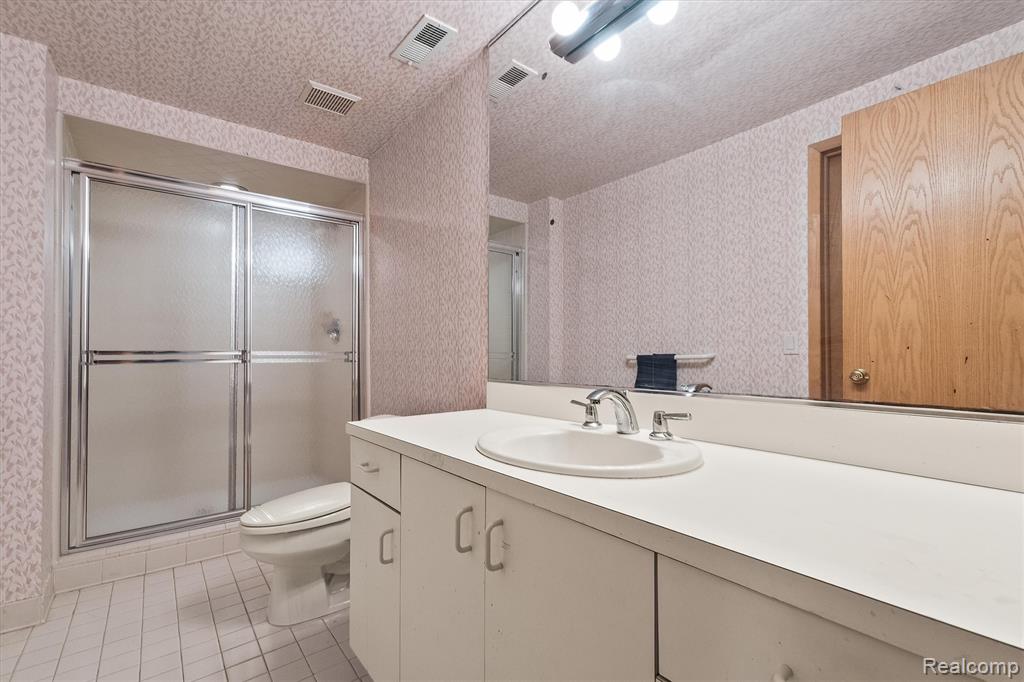 5322 Pond Bluff Drive, West Bloomfield, MI 48323 — Photo 39