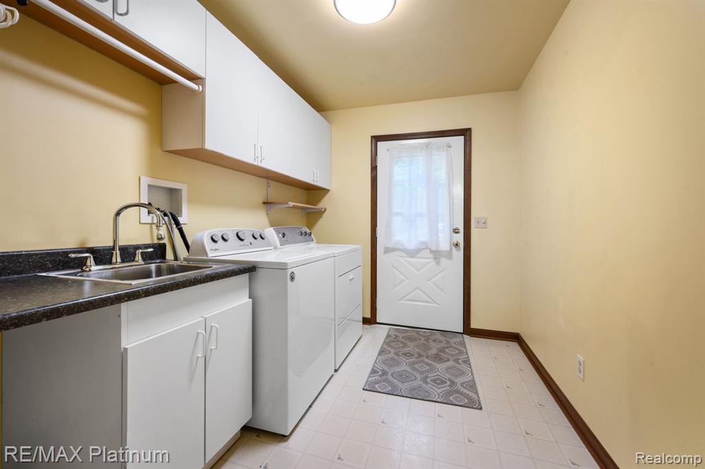 12902 Autumn Ridge Court, Milford, MI 48380 — Photo 24