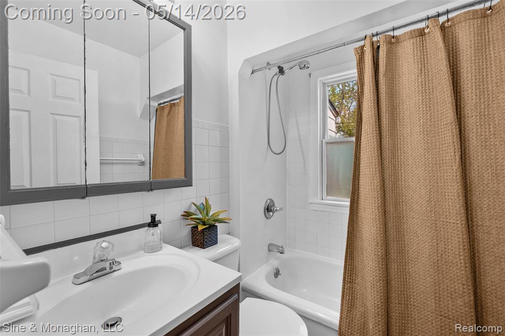 49 E Madge Avenue, Hazel Park, MI 48030 — Photo 11