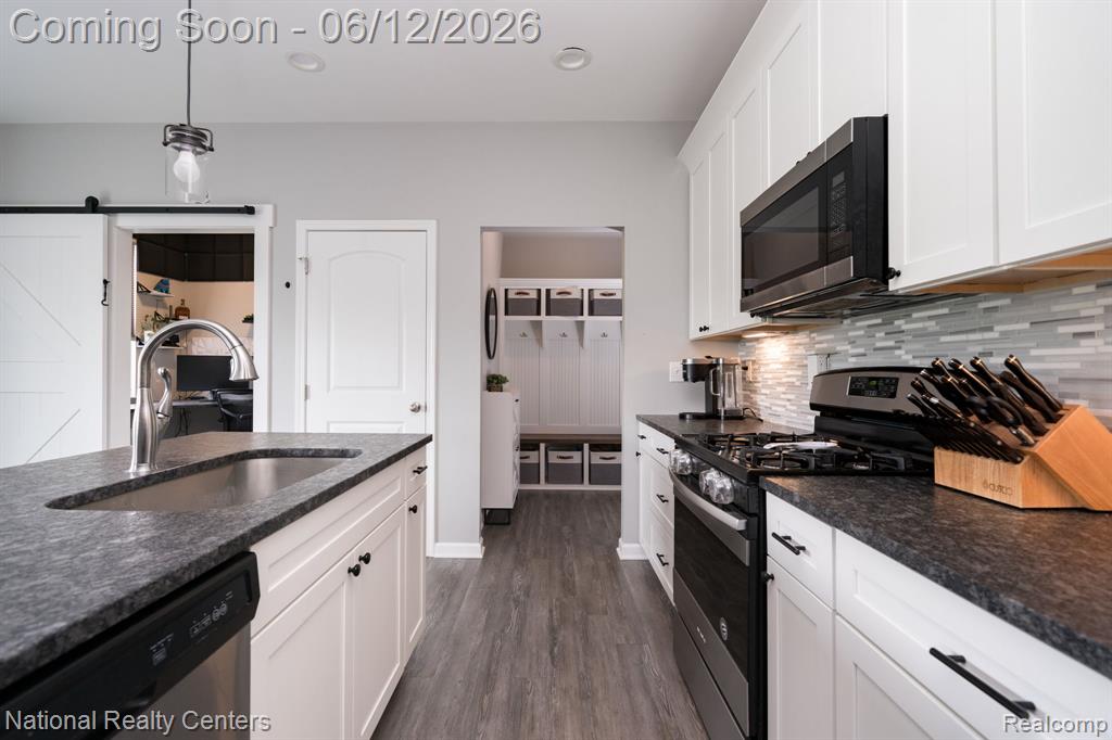 2886 Bogues View Drive, Howell, MI 48843 — Photo 17