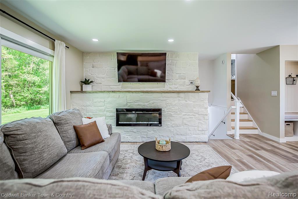 4225 N Tipsico Lake Road, Hartland, MI 48353 — Photo 9