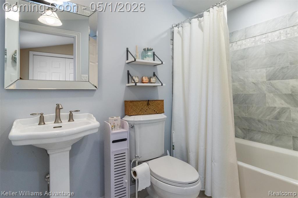 2630 Warner Drive, West Bloomfield, MI 48324 — Photo 26