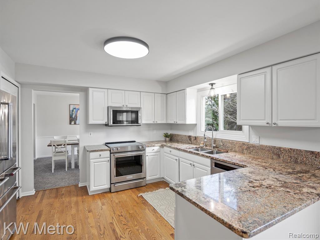 441 DORCHESTER Way, Milford, MI 48381 — Photo 17