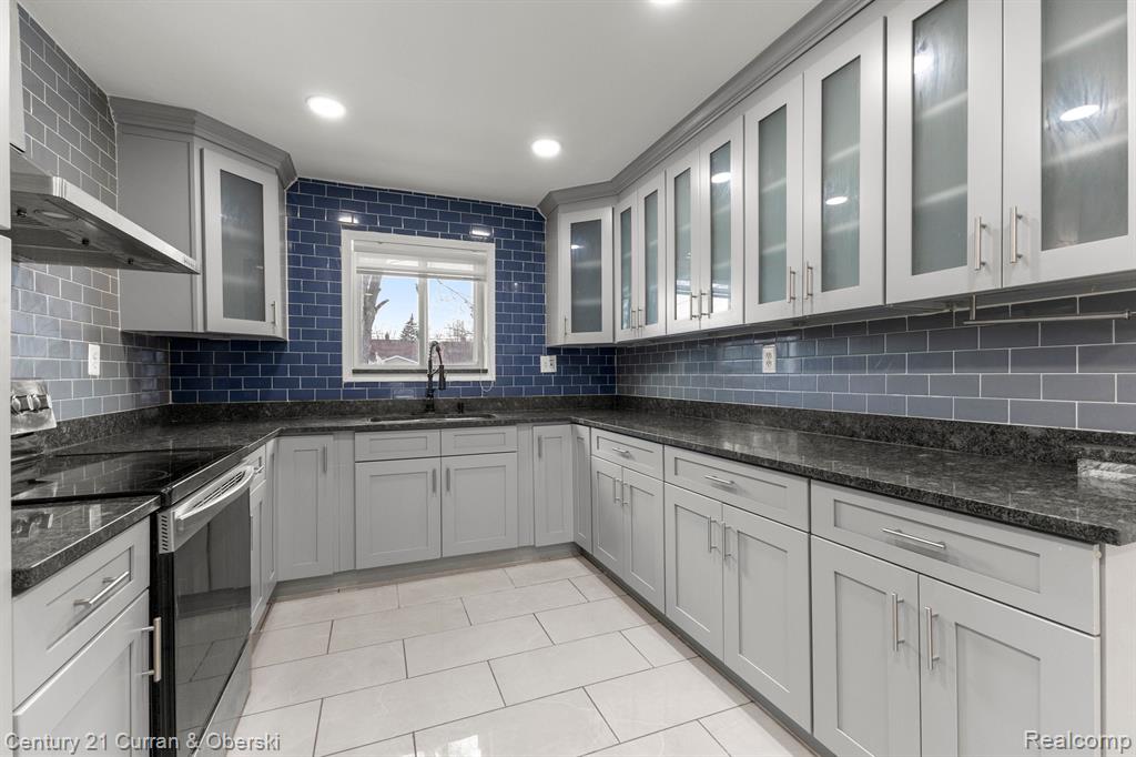 4817 WESTLAND Street, Dearborn, MI 48126 — Photo 8