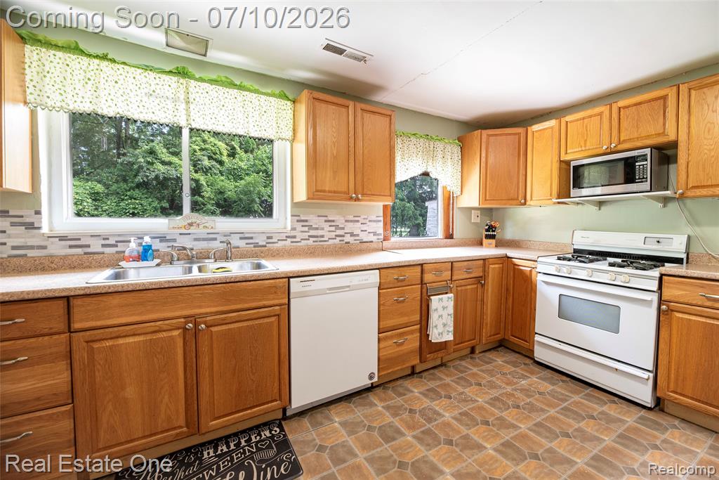 875 S Grey Road, Auburn Hills, MI 48326 — Photo 5