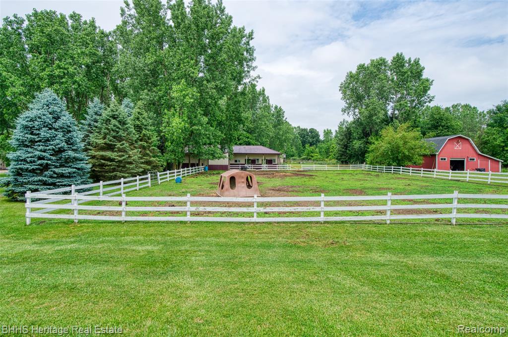 6952 Sharpe Road, Fowlerville, MI 48836 — Photo 3