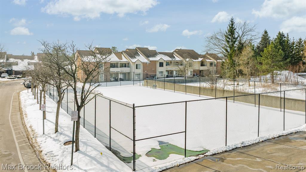 6689 W Ridgefield Circle, West Bloomfield, MI — Photo 36