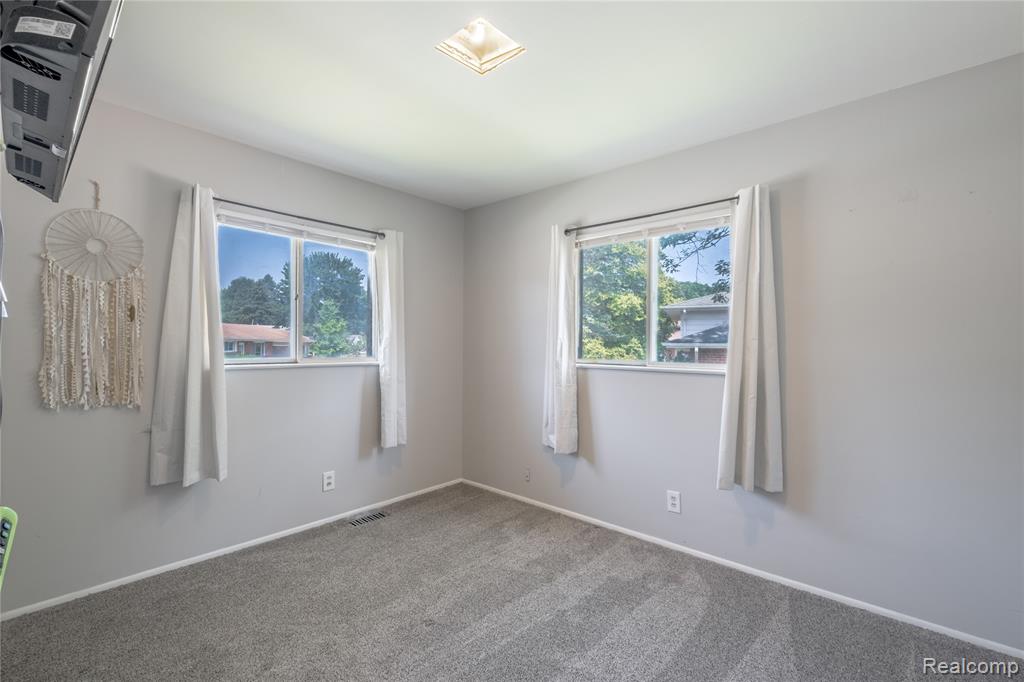 911 Worchester Drive, Fenton, MI 48430 — Photo 12