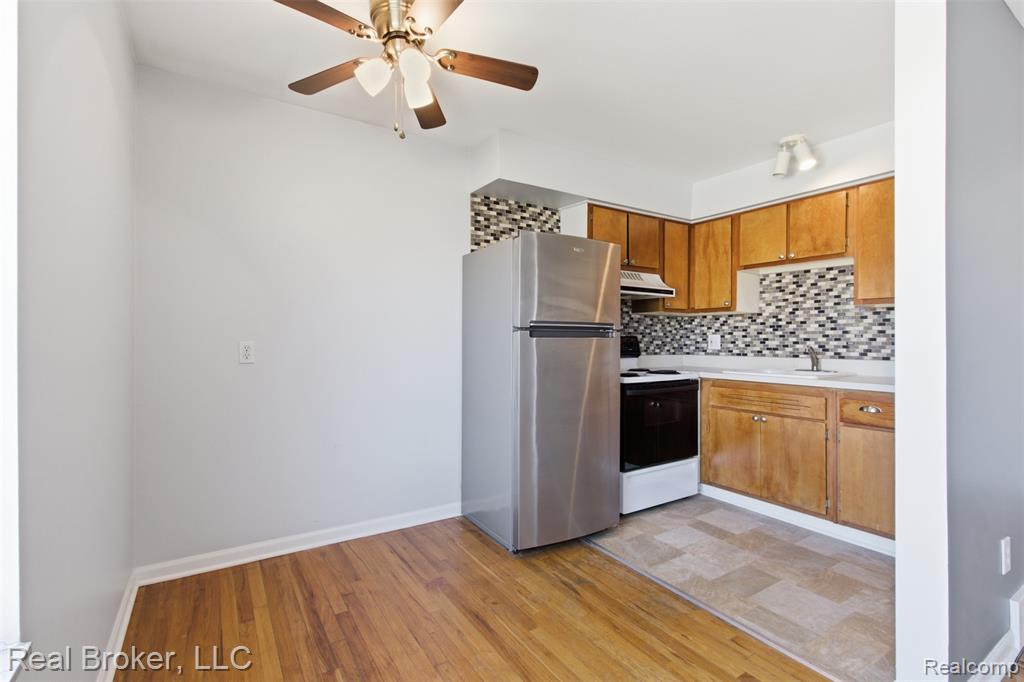 4840 Briarwood Avenue, Royal Oak, MI 48073 — Photo 11