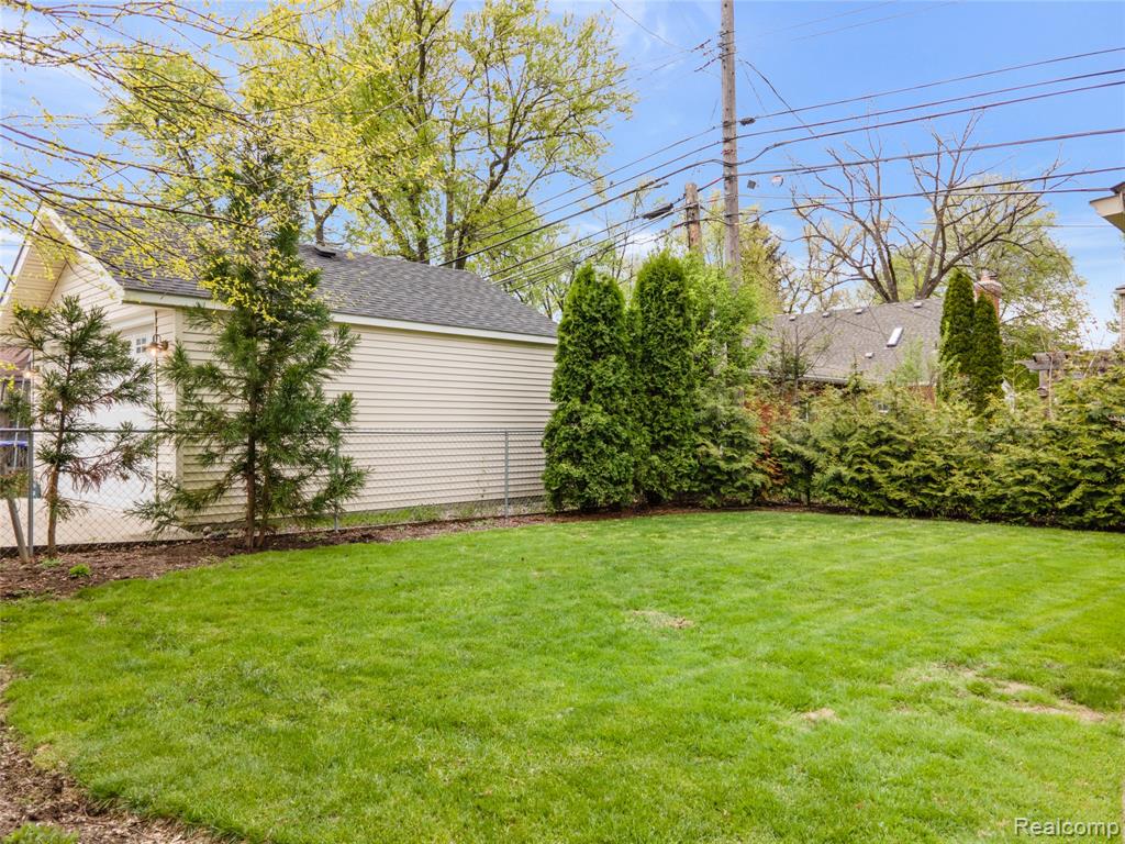 10054 Lincoln Drive, Huntington Woods, MI — Photo 44